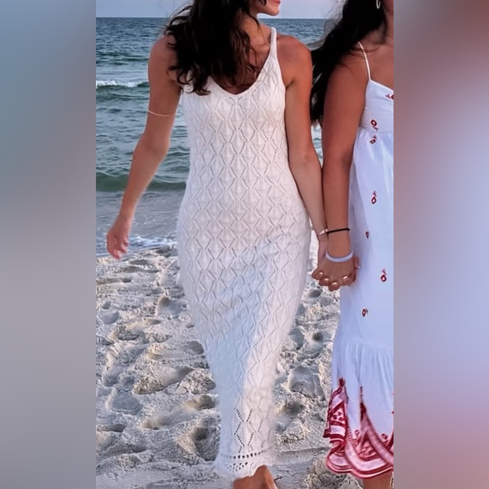 Elegant White Sleeveless Dress